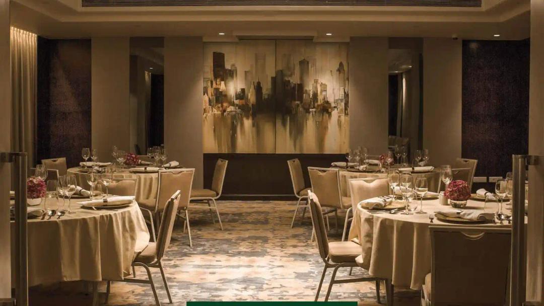 DLF-Kings-Court-Bar-Area