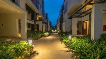 Embassy-Grove-Apartments-in-Kodihalli-bangalorenight-time-neighborhood