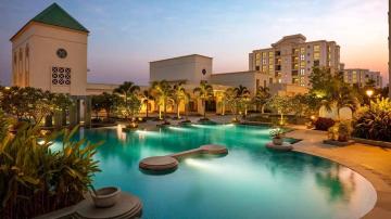 Hiranandani-Devanahalli-Villas-Pool-View