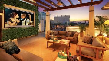 SkyVilla-Open-to-Sky-sitting-area-on-Deck